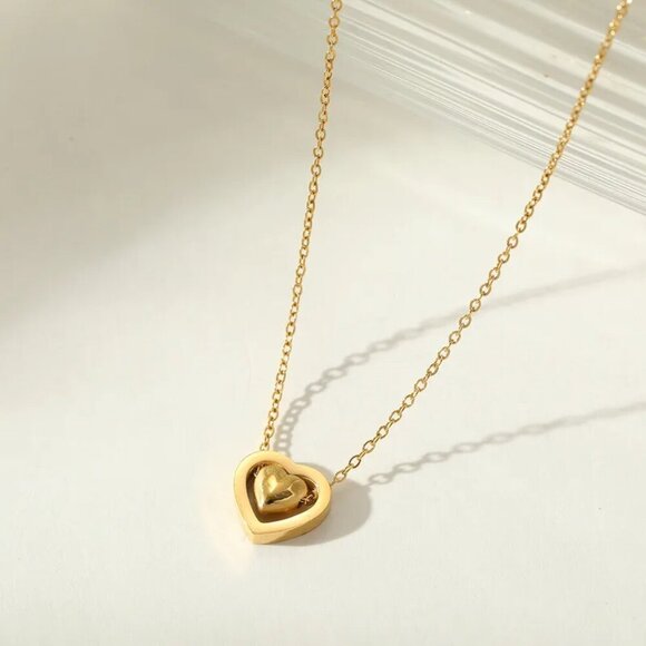 Heart Shape Pendant Necklace on Cable Chain - Picture 1 of 3